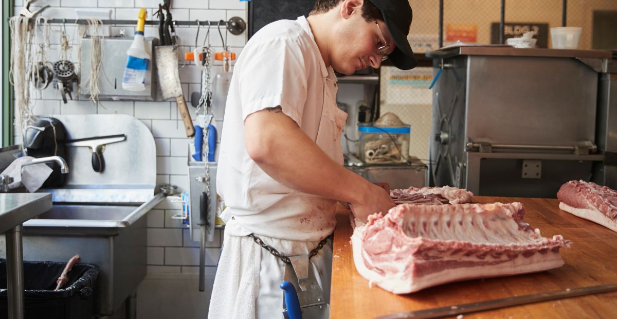 4 Reasons Butchers Should Wear Knife Scabbards