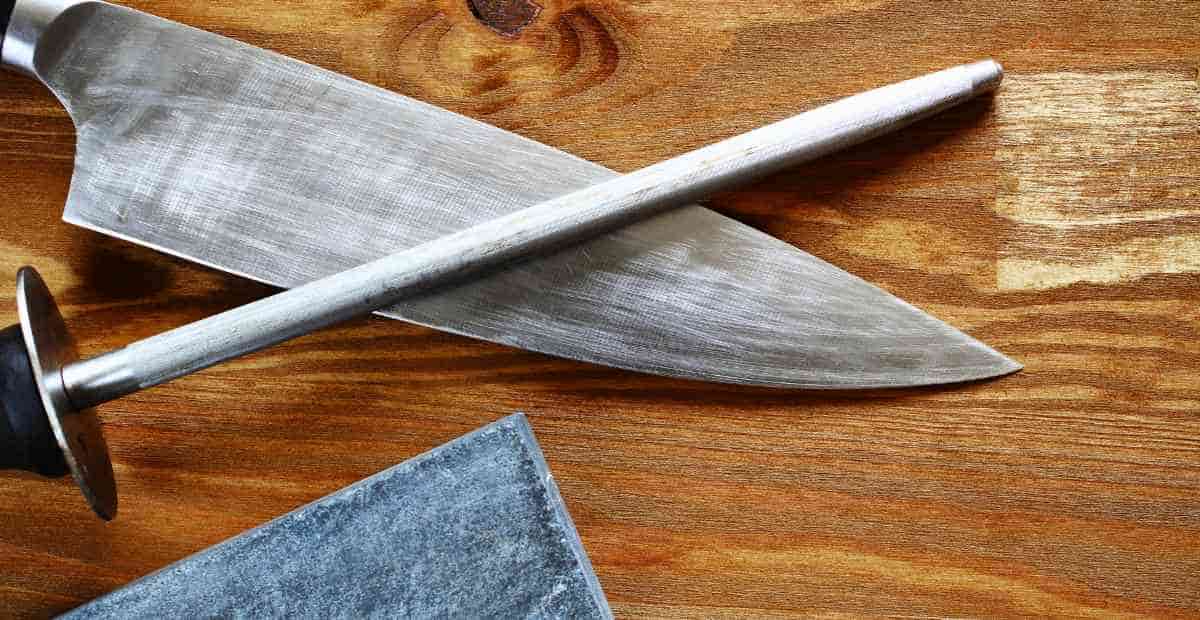 Knife Sharpening vs. Honing Steel - What's the Difference?