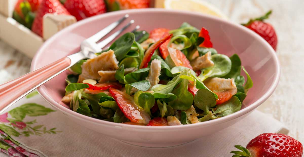 Healthy and Zesty Lemon Pepper Chicken and Strawberry Salad
